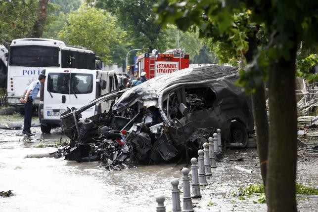 Ít nhất 11 người thiệt mạng và 36 người khác bị thương trong vụ  đánh bom ở Istanbul vào giờ cao điểm buổi sáng 7/6. Thị trưởng thành phố Istanbul cho biết, vụ đánh bom đẫm máu này xảy ra ở ngay giữa lòng thành phố gần một trường đại học và địa điểm thu hút nhiều du khách.